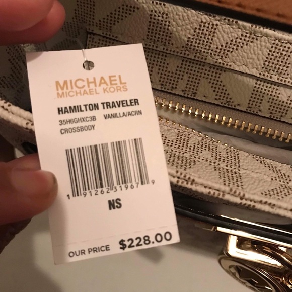 Michale Kors crossbody - Picture 2 of 3